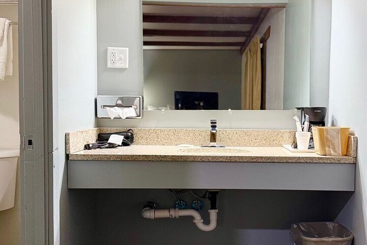 Room 255 of 293
