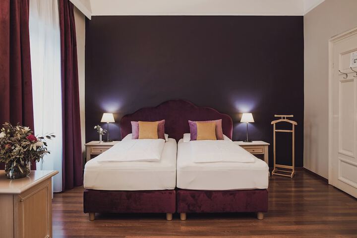 Room 13 of 78