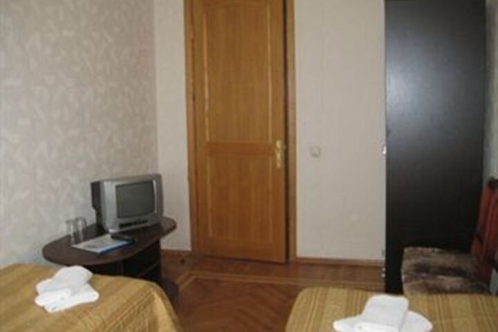 Room 16 of 27