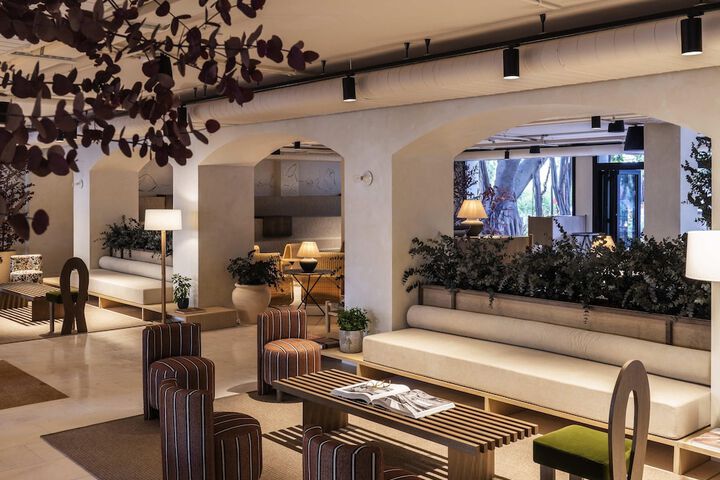 Lounge 97 of 125