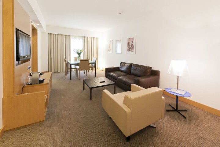 Room 9 of 268