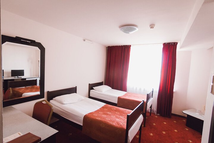 Room 10 of 83