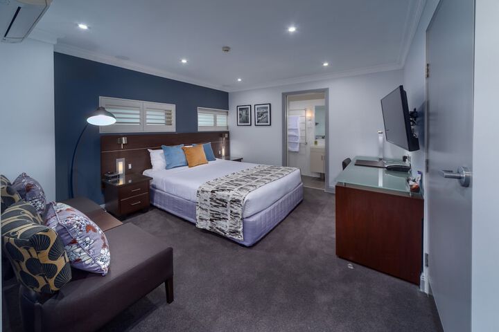 Room 11 of 80
