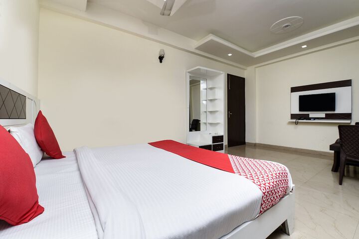 Room 12 of 26