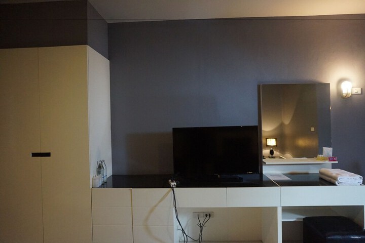 Room 9 of 18