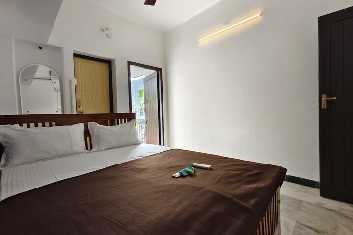 Room 9 of 40