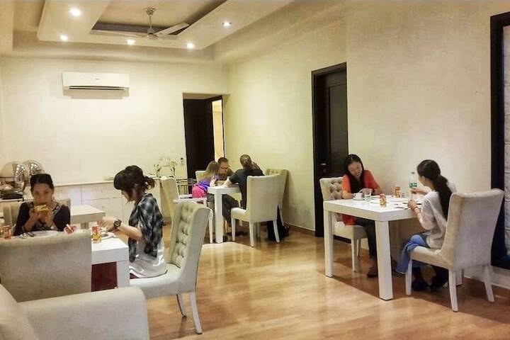 Dining 17 of 22