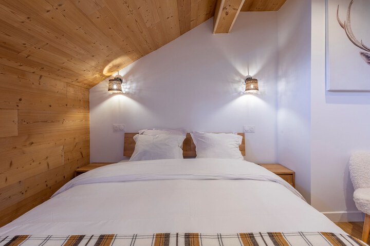 Room 5 of 32