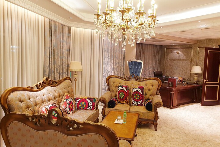 Room 15 of 48
