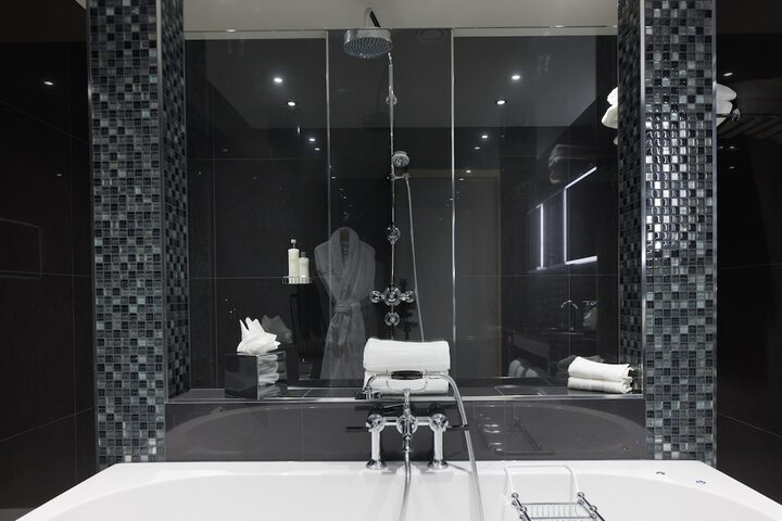 Room 42 of 62