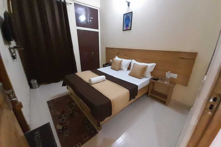 Room 18 of 33