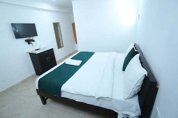 Room 2 of 7