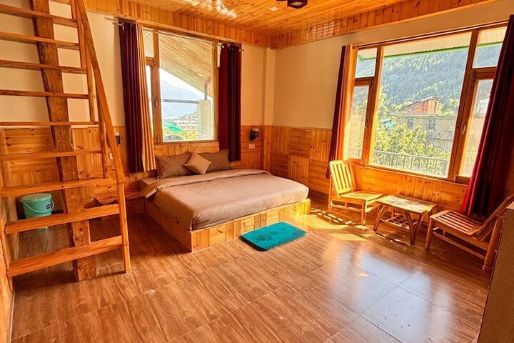 Room 9 of 25