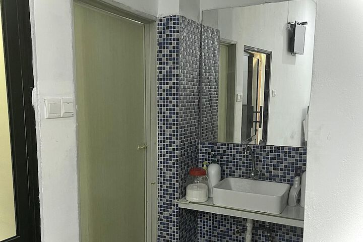 Room 7 of 8