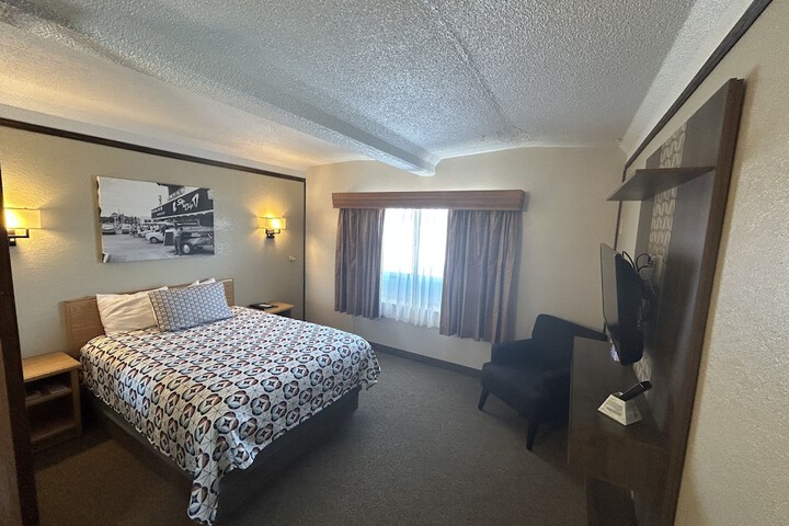 Room 6 of 24