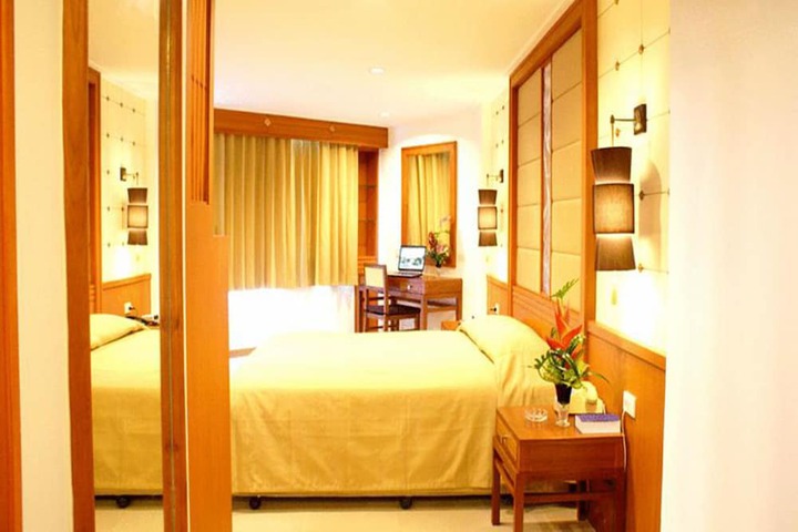 Room 16 of 44