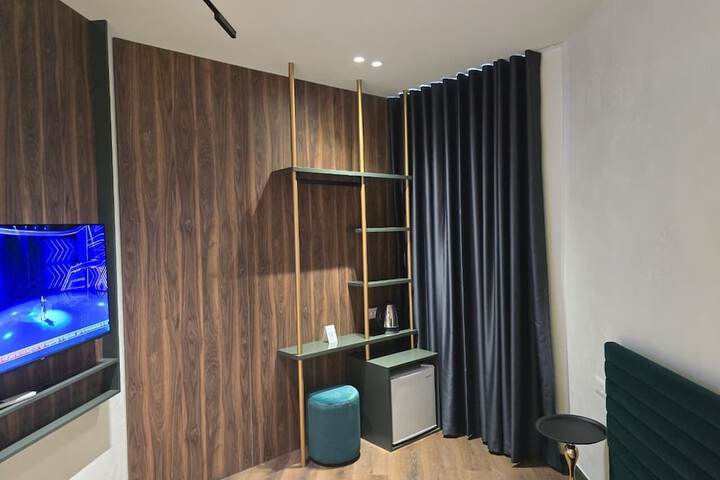 Room 33 of 51