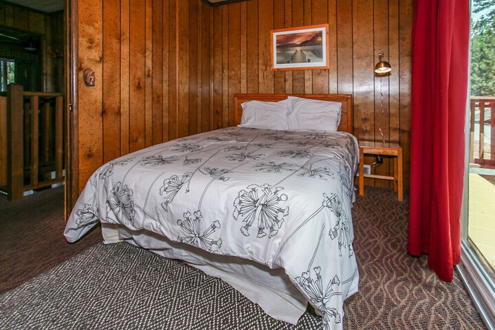 Room 9 of 28