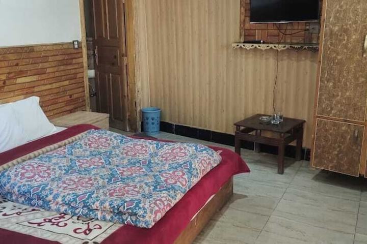 Room 4 of 17