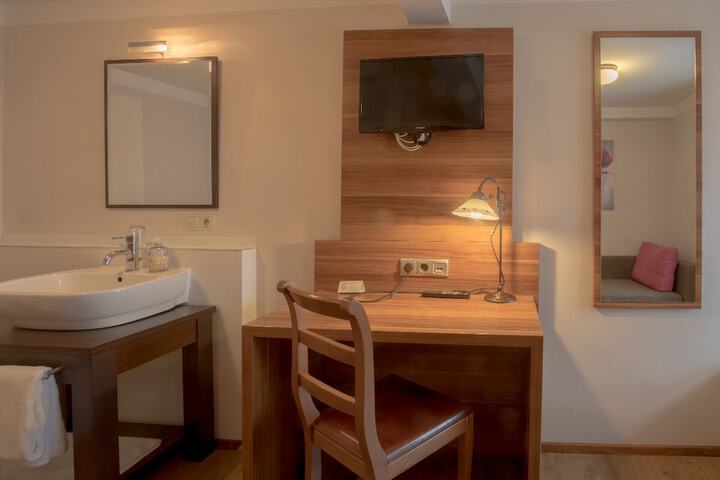 Room 41 of 111