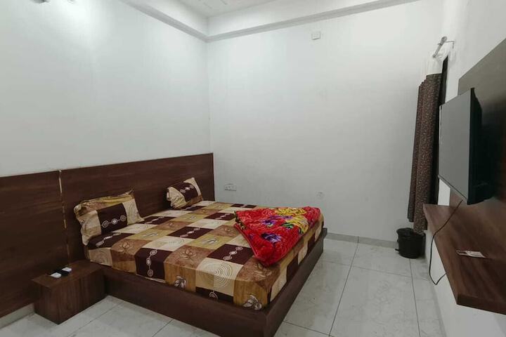 Room 4 of 35
