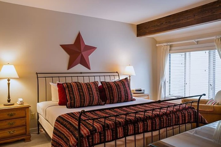 Deluxe King Bed (114 of 119)