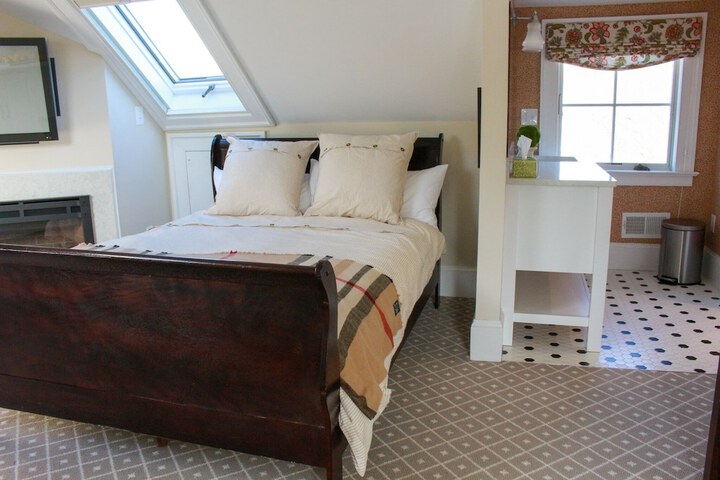Room 8 of 27
