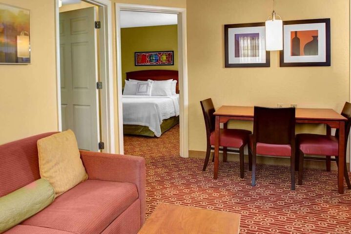 1 Queen Bed Mobility Accessible Hearing Impaired Studio Suite (16 of 23)