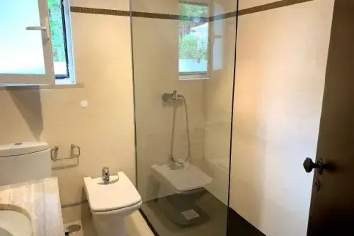 Room 7 of 16