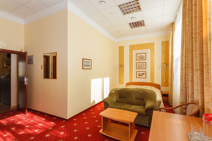 Room 8 of 43