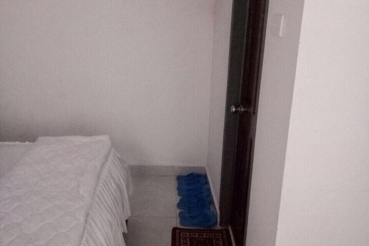 Room 9 of 12