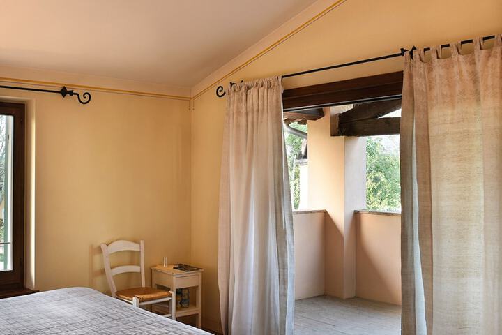 Room 8 of 49