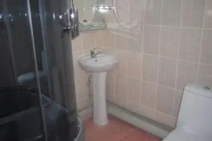 Room 5 of 8