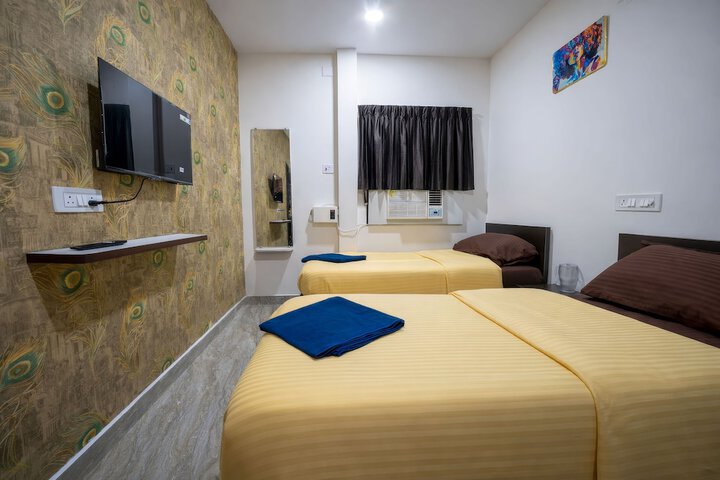 Room 2 of 34