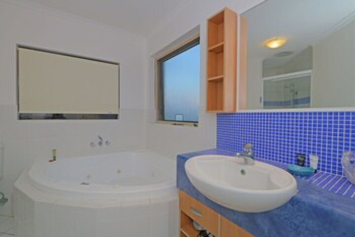Room 7 of 18
