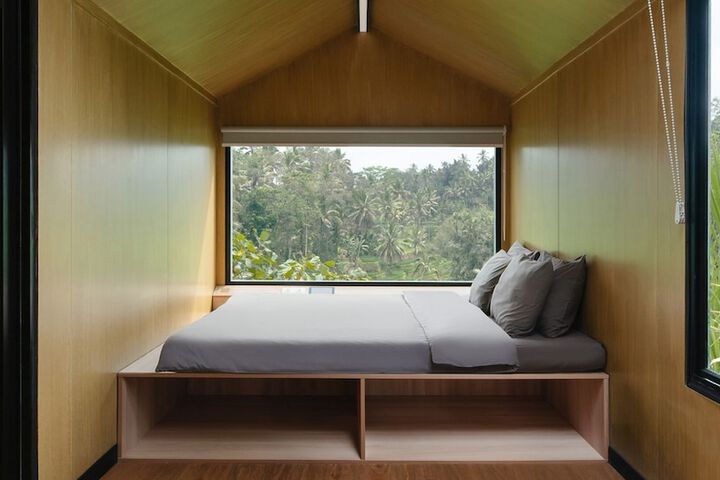 Room 8 of 34