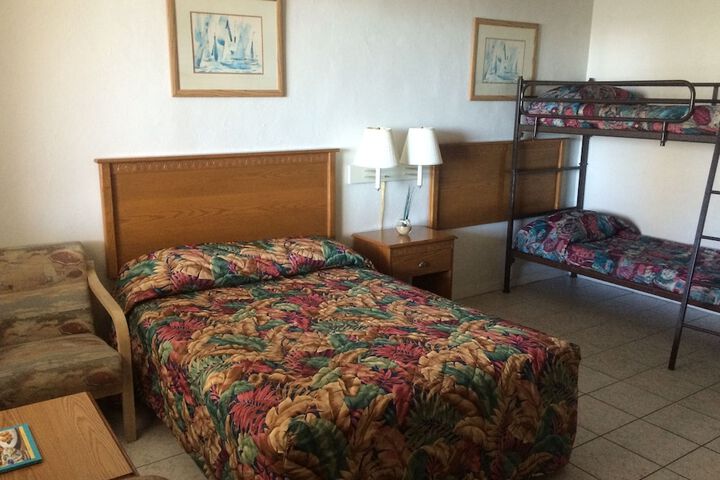 Room 3 of 34