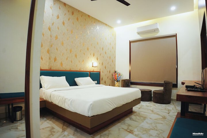 Room 6 of 11