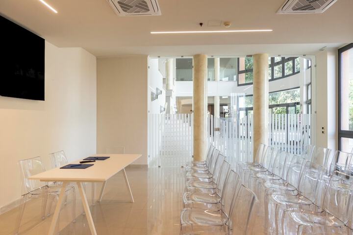 Business Center 70 of 72