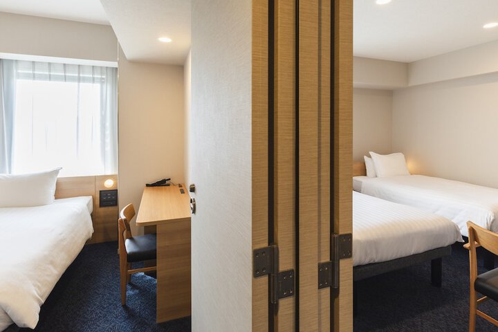 Room 13 of 76