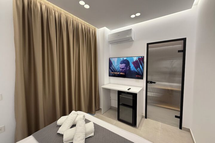Room 10 of 104