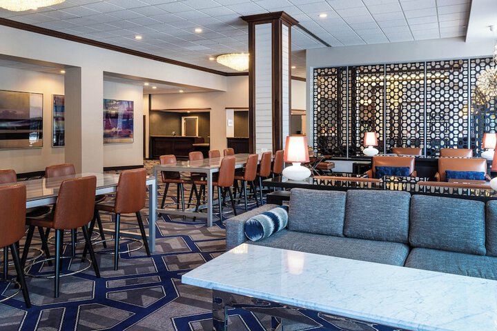 Lobby lounge