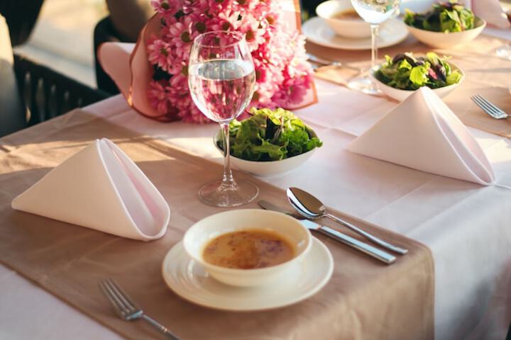 Dining 36 of 49