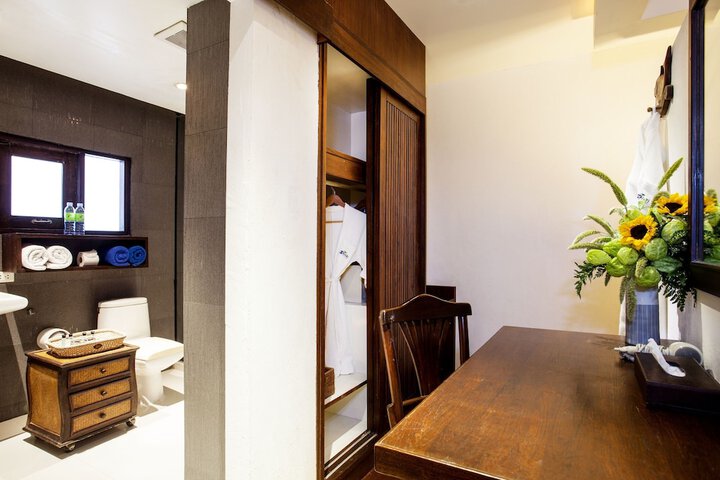 Room 21 of 48