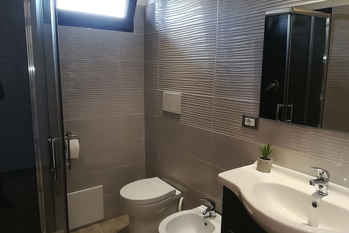 Room 4 of 11