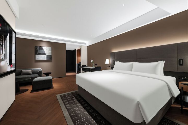 Room 4 of 82