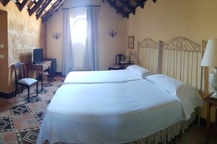 Room 17 of 38