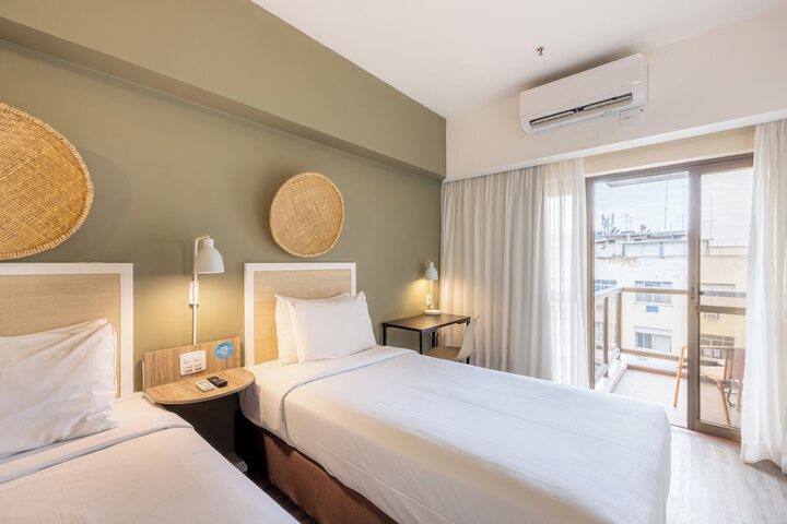 Room 8 of 43