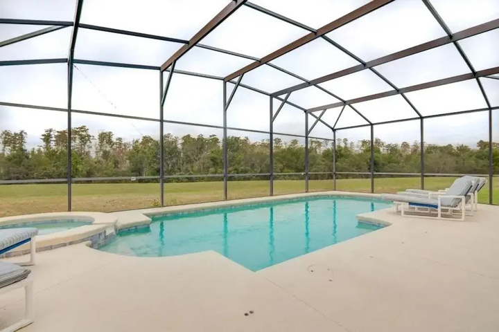 Pool 12 of 18