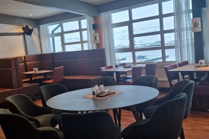 Dining 18 of 22